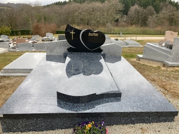monument-labrador-bleu-et-granit-noir-z