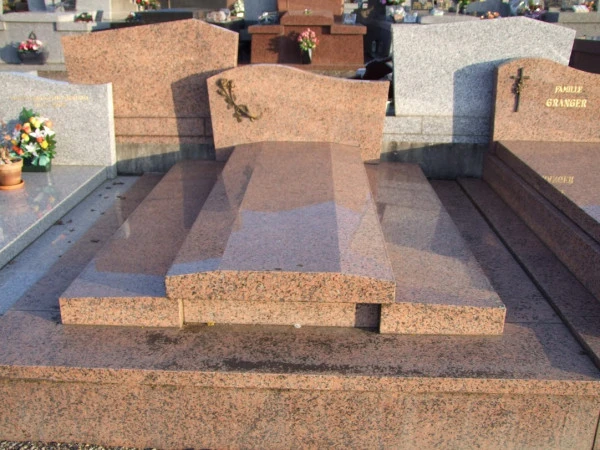 MONUMENT EN ROSE DE LA CLARTE