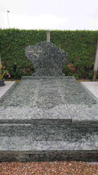 MONUMENT EN VERT OLIVE