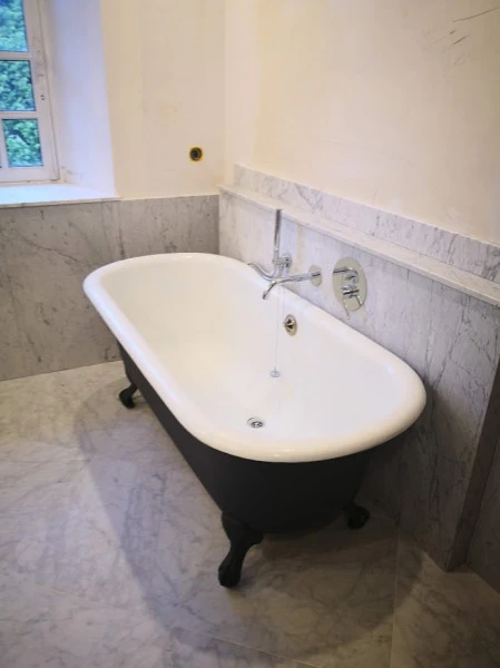 Salle de bain en marbre à Panazol